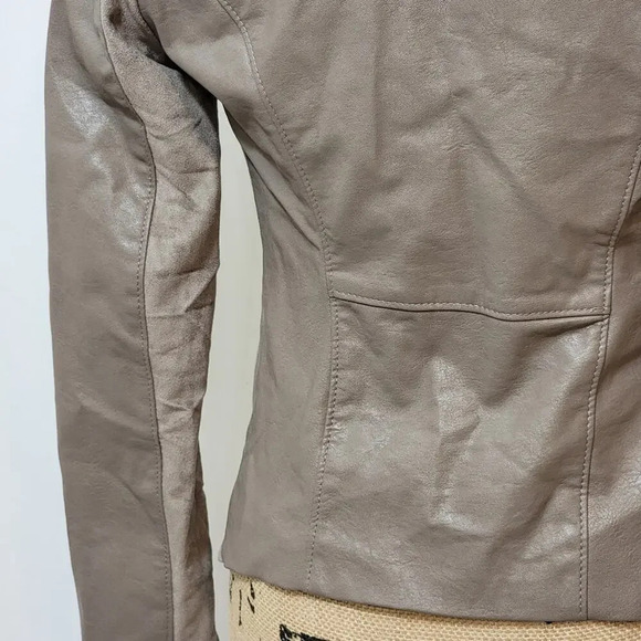 BLANK NYC Women's Drape Front Faux Suede Motorcycle Jacket Size XS Taupe - Picture 10 of 16